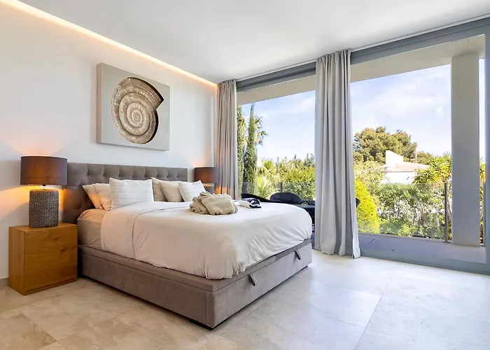 Modern Exclusive Villa With Pool And Mountain View